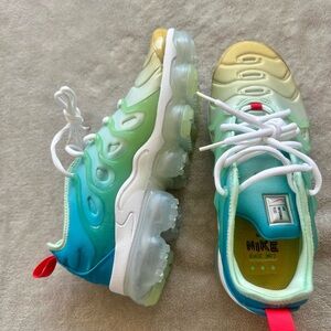 Nike womens Sneakers - Turquoise, Lime, Beige